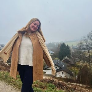 Meet your Posher, Olivia